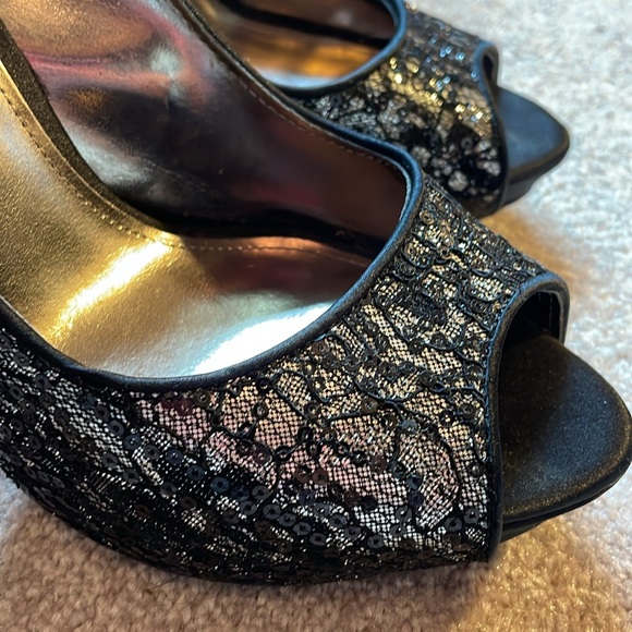 The Touch of Nina Black and Silver High Heels - Picture 3 of 5